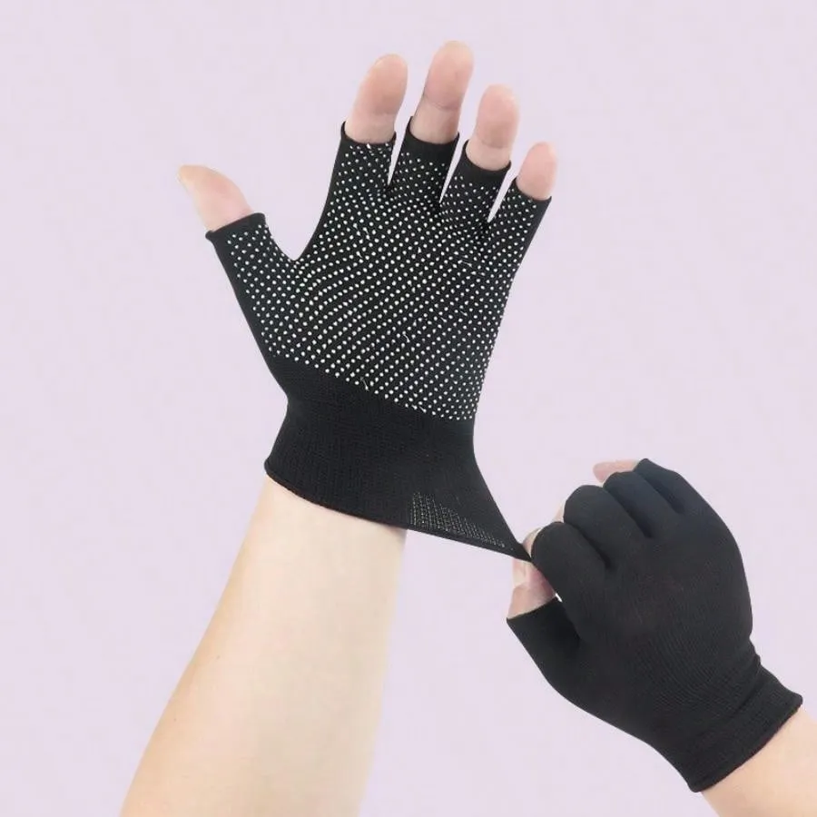 1 pair of sports breathable and anti slip half finger gloves suitable for yoga, ballet, and Pilates training