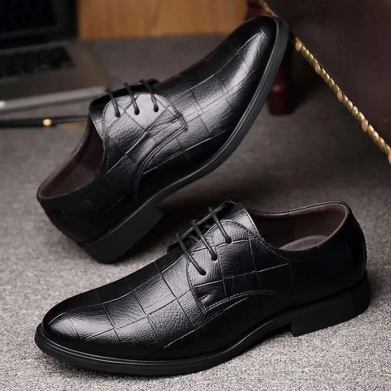 Thick-soled Laced Up Men's Shoes