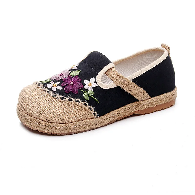 Women's Style Ribbon Embroidery Floral Pattern Ancient Canvas Shoes