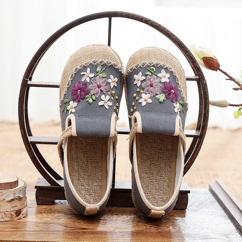 Women's Style Ribbon Embroidery Floral Pattern Ancient Canvas Shoes